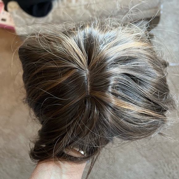 Medium Wavy Layered Cut Synthetic wig - Picture 11 of 16